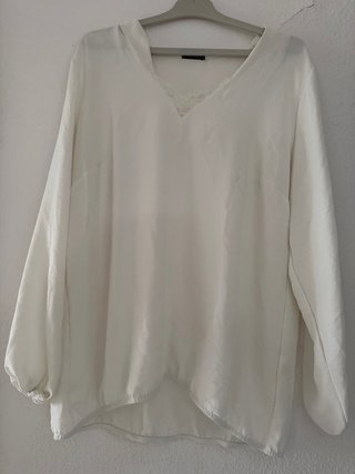 Blusa blanca con encaje