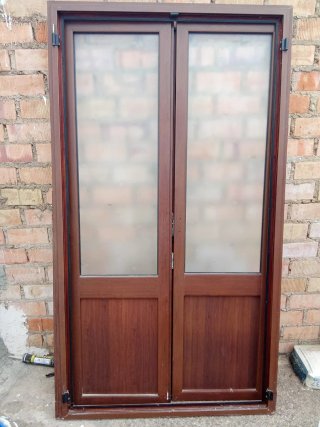 Puerta aluminio doble hoja acristalada