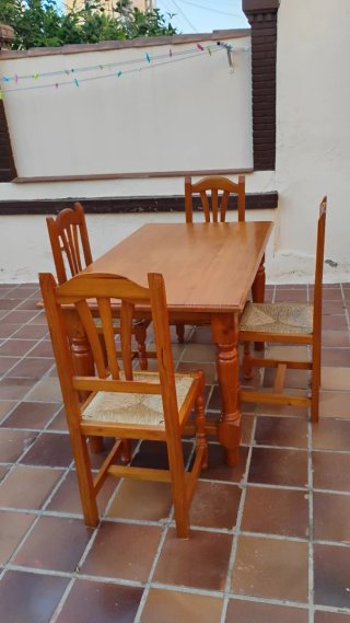 Mesa de comedor y 4 sillas Provenzal