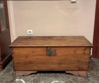 Antigua arca de madera