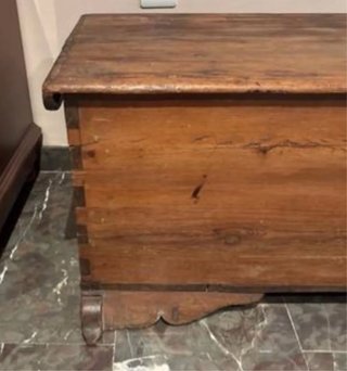 Antigua arca de madera