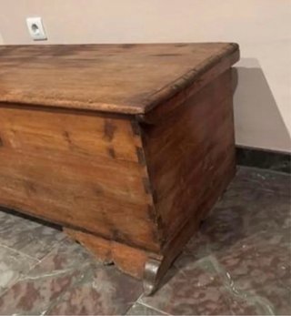 Antigua arca de madera