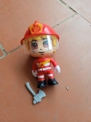 Pin y Pon Bombero con Hacha