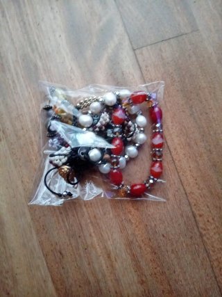 5 pulseras de bisutería