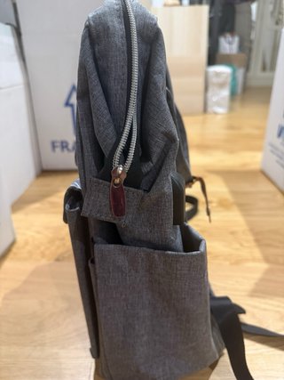 Mochila RJEU con compartimentos y Usb.