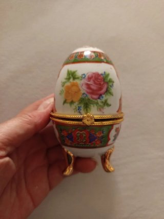 Joyero porcelana forma huevo dorado