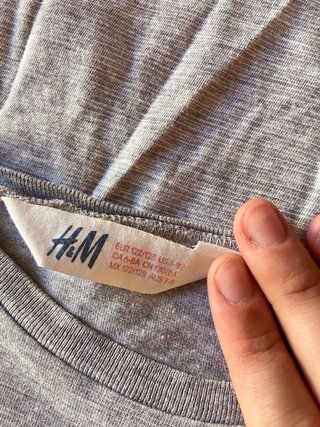 Camiseta H&M Tiburón y Barco Talla 6-8 Años