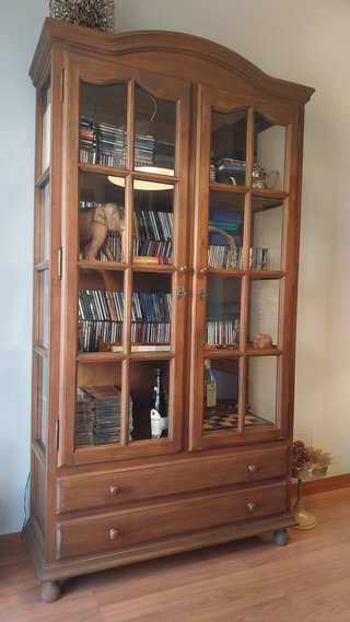 Vitrina madera maciza y cristal