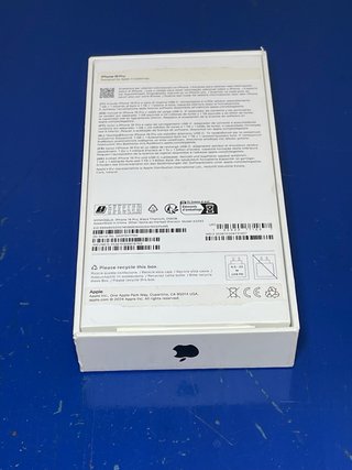 Caja iPhone 16 Pro