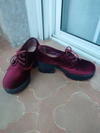 Zapatos de terciopelo burdeos