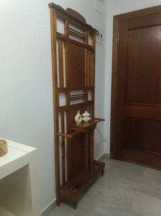 Perchero de entrada de madera