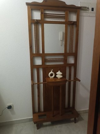 Perchero de entrada de madera