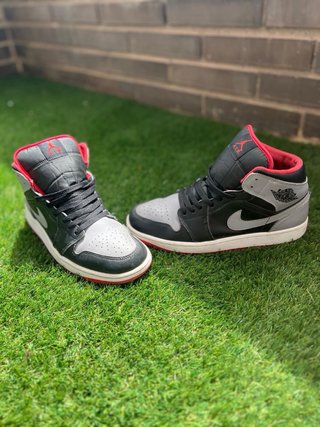 Jordan 1 Mid Negro Gris Rojo Originales