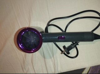 Secador de pelo profesional gris y morado