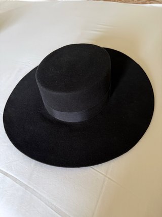 Sombrero de lana negro