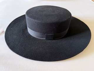 Sombrero de lana negro