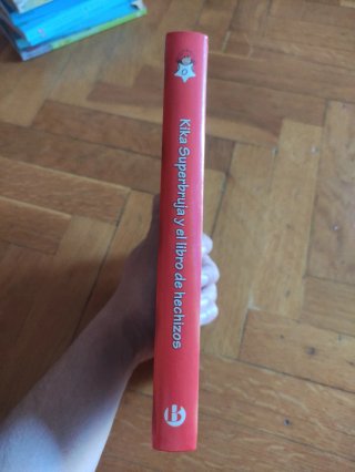 Kika Superbruja y el libro de hechizos
