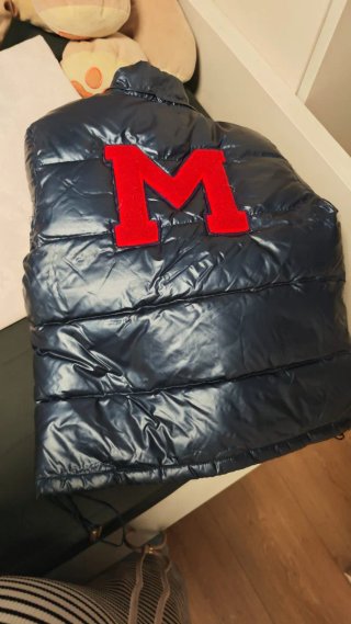 Chaqueta Moncler azul con parches, incluye capucha