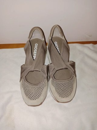 Bambas de mujer beige y marrón