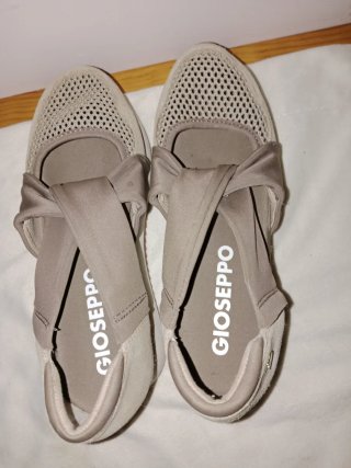 Bambas de mujer beige y marrón