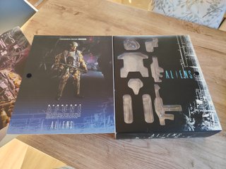 Caja Vacía Hot Toys Marine Colonial Aliens Apone