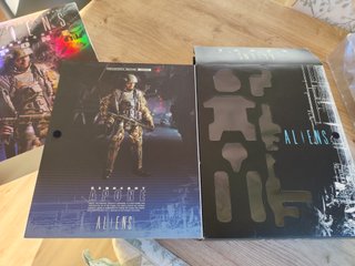 Caja Vacía Hot Toys Marine Colonial Aliens Apone