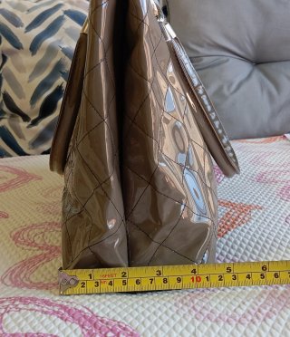 Bolso charol tipo shopper hombro