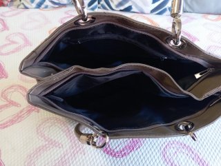 Bolso charol tipo shopper hombro