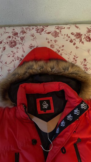 Abrigo Rojo SikSilk con Capucha y Logo