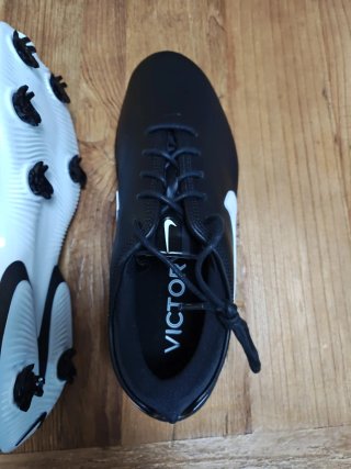 Zapatos Nike Victory Golf Negros y Blancos