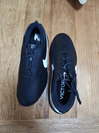Zapatos Nike Victory Golf Negros y Blancos
