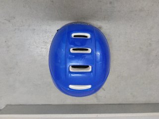 Moto para niño azul con casco incluido