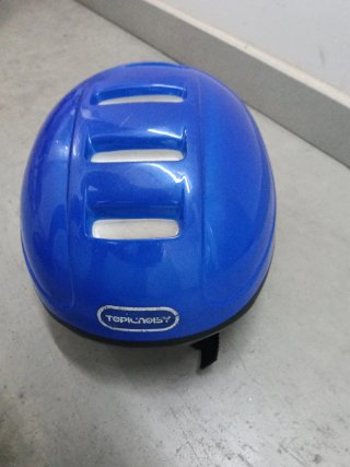 Moto para niño azul con casco incluido