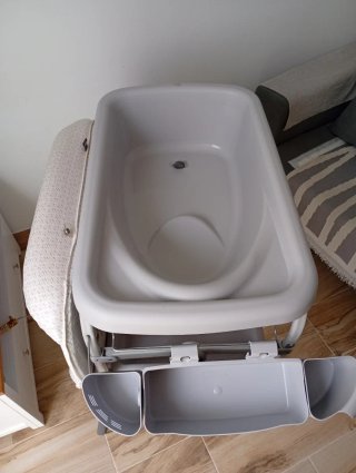 Cambiador y bañera para bebé
