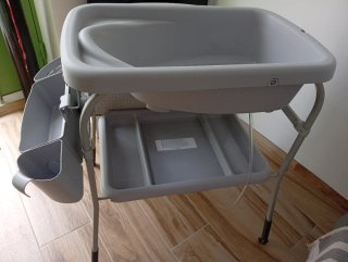Cambiador y bañera para bebé