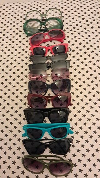 Pack de 13 Gafas: 11 de Sol + 2 de fantasia