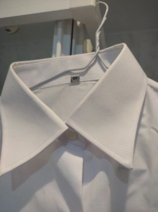 Dos Camisas blancas de manga corta y larga mujer