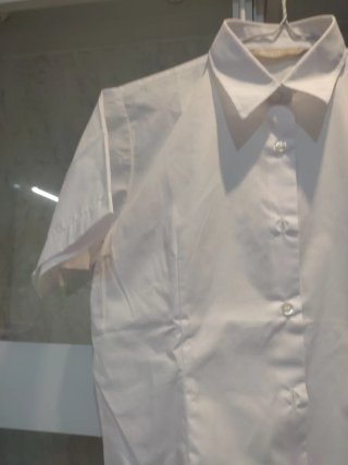 Dos Camisas blancas de manga corta y larga mujer