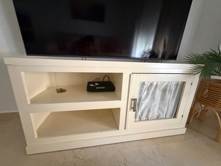 Mesa de centro y mueble de tv de madera maciza.