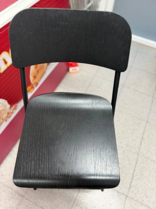 Silla de madera negra plegable