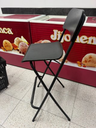 Silla de madera negra plegable