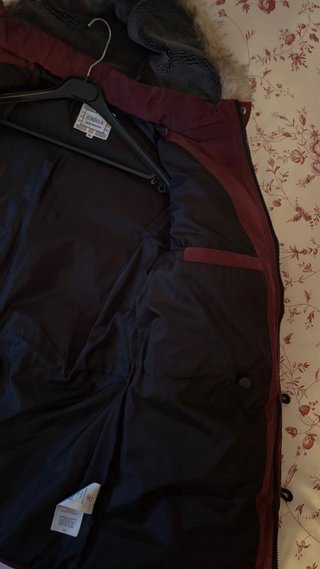 Abrigo SikSilk Rojo con Capucha y Pelo
