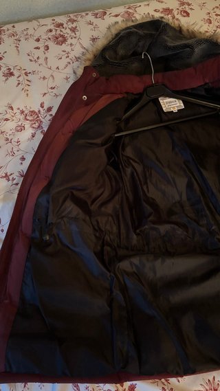 Abrigo SikSilk Rojo con Capucha y Pelo