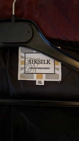 Abrigo SikSilk Rojo con Capucha y Pelo