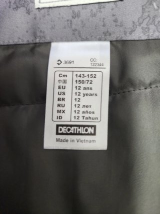 Chaqueta con capucha y estampado