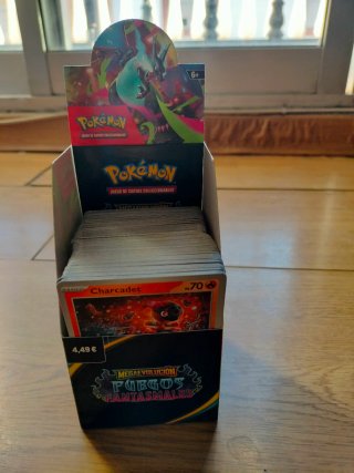 Caja Expositora Pokémon TCG + Lote 200+ Cartas