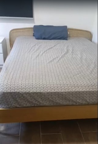 Cama madera maciza cabecero ratán