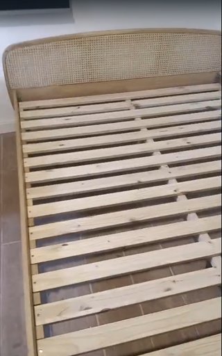 Cama madera maciza cabecero ratán