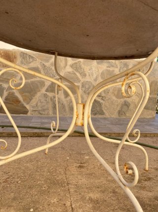 Sillas y mesa de jardín de forja