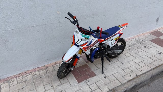 Minimoto Rebelmaster Blanca y Azul